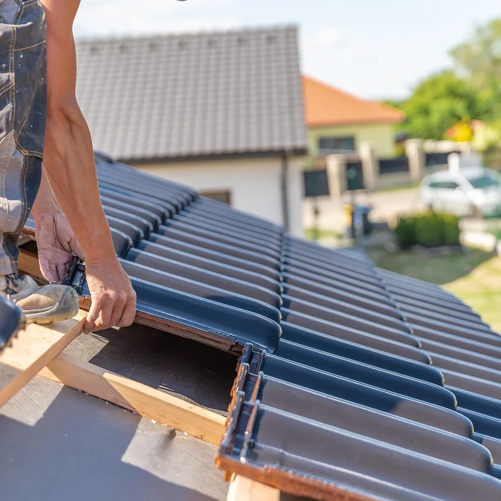 Démoussage de toiture : pourquoi et à quelle fréquence le faire à Dannemois